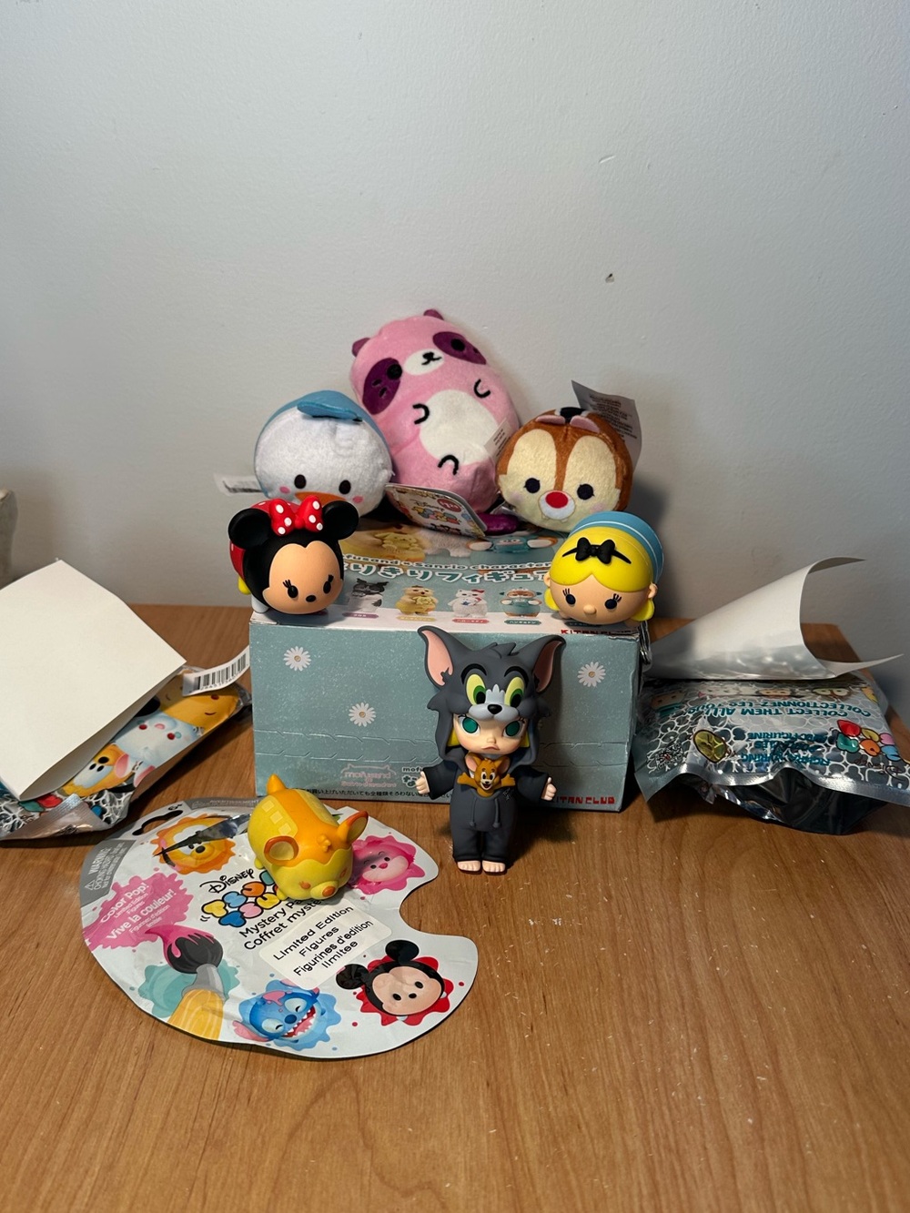 Assorted lot of figures and plushies